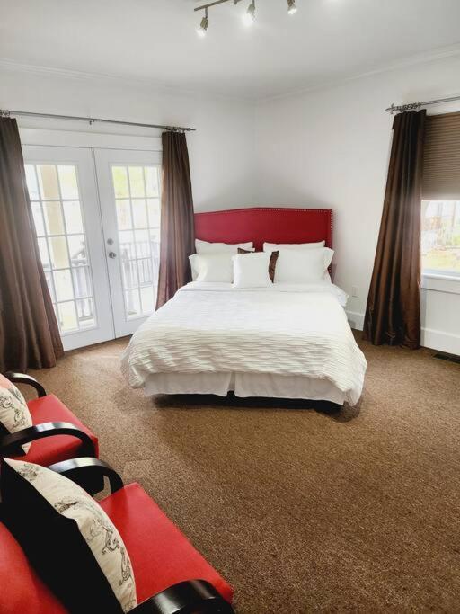 Charming And Comfortable! Medford Εξωτερικό φωτογραφία